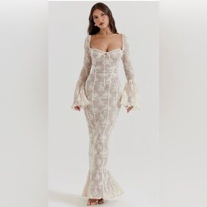 Cream Bodycon Dress with Long Bell Sleeves and Sweetheart Neckline